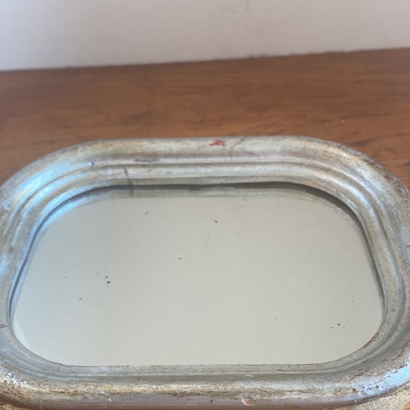 Vintage made in Italy oval antique finish wooden decorative 7” x 5 1/2” mirror - Picture 5 of 10